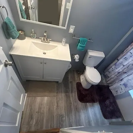 Cozy 3bd 1ba Free Parking Apartment *